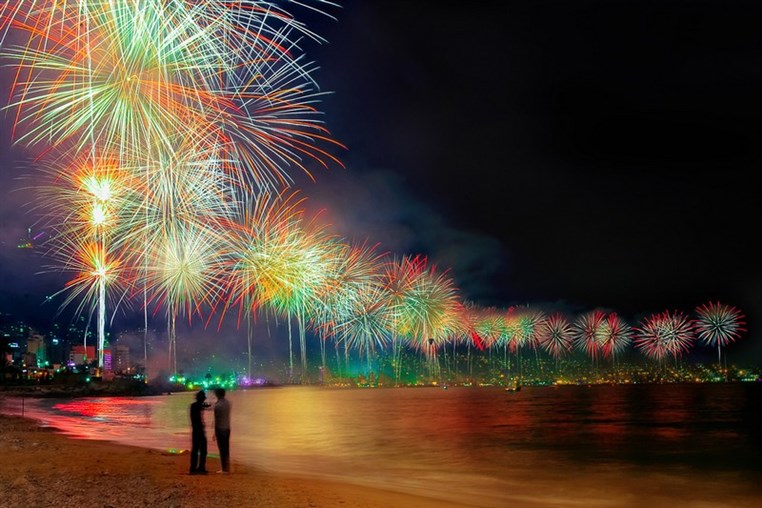 Jounieh International Festival 2014 Flies Fireworks Photo Contest Winners to Europe